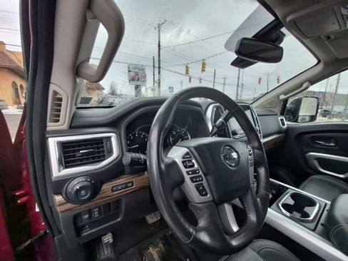 Used 2021 Nissan Titan SL w/ Moonroof Package image 10