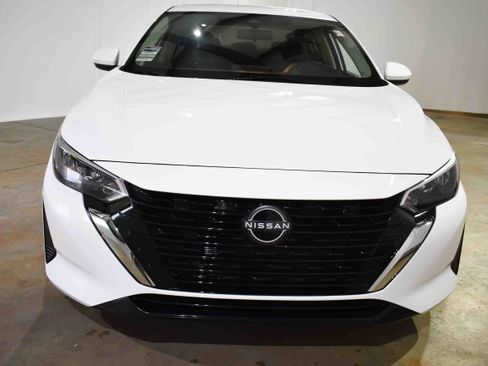 Used 2024 Nissan Sentra S image 4