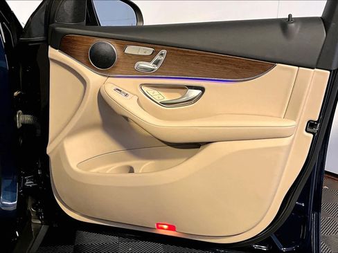 Used 2022 Mercedes-Benz GLC 300 4MATIC image 23