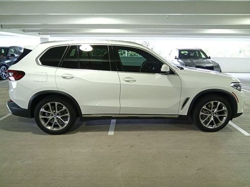 Certified 2022 BMW X5 xDrive40i w/ Premium Package AWD/4WD image 4