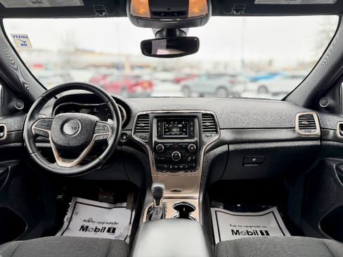 Used 2017 Jeep Grand Cherokee Laredo image 5