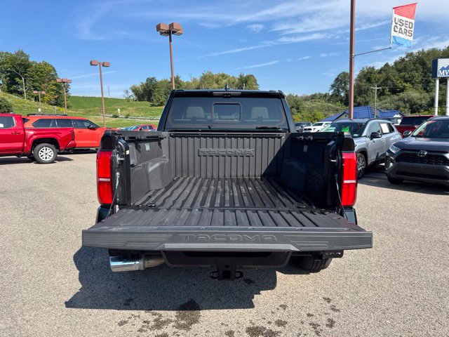 Used 2024 Toyota Tacoma Limited w/ Limited Package (LT) AWD/4WD image 19