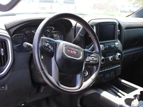 Used 2019 GMC Sierra 1500 AT4 w/ AT4 Preferred Package AWD/4WD image 9