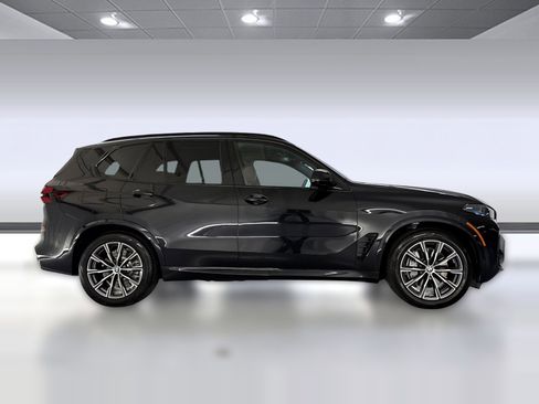 Used 2026 BMW X5 xDrive50e w/ M Sport Package image 8