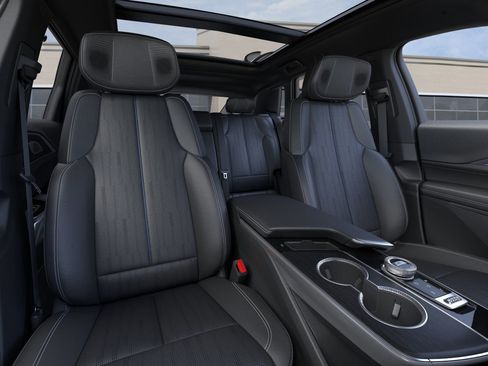 New 2025 Cadillac Lyriq Luxury image 16