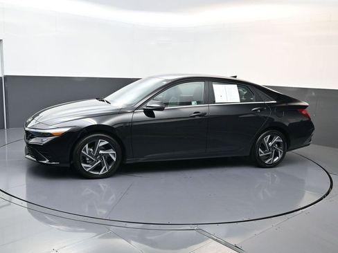 Certified 2025 Hyundai Elantra Limited image 7