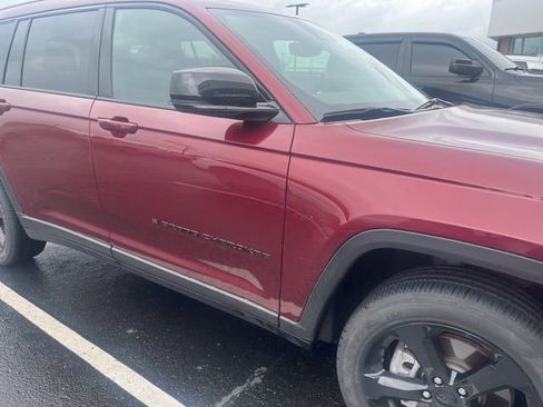 Used 2024 Jeep Grand Cherokee L Altitude AWD/4WD image 8