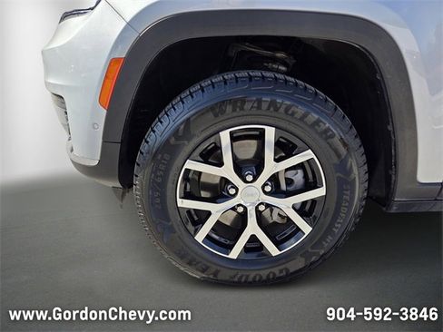 Used 2024 Jeep Grand Cherokee L Limited w/ Luxury Tech Group II image 11