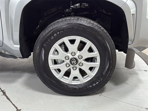 Certified 2025 Toyota Tacoma SR5 image 21