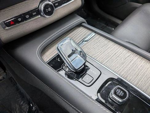 Certified 2024 Volvo XC90 T8 Ultimate AWD/4WD image 12