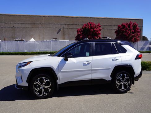 Used 2025 Toyota RAV4 XSE w/ Weather Package AWD/4WD image 6