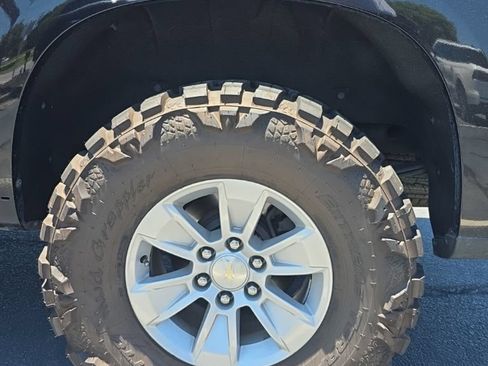 Used 2022 Chevrolet Silverado 1500 LT w/ Bed Protection Package RWD image 8