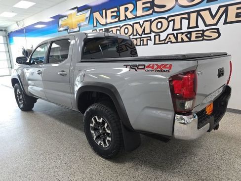 Used 2018 Toyota Tacoma TRD Off-Road AWD/4WD image 5