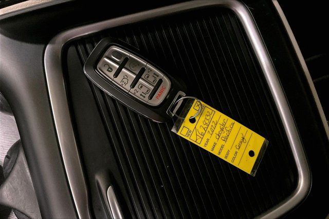 Used 2022 Chrysler Pacifica Touring-L FWD image 11