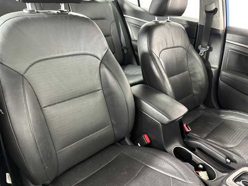 Used 2017 Hyundai Elantra Limited image 29