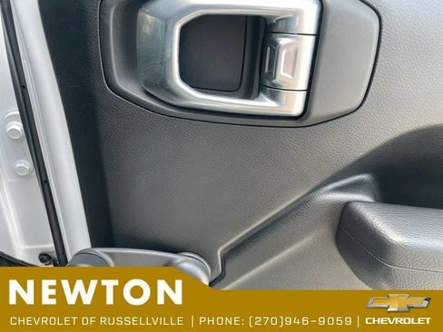 Used 2022 Jeep Wrangler Unlimited Sport AWD/4WD image 31