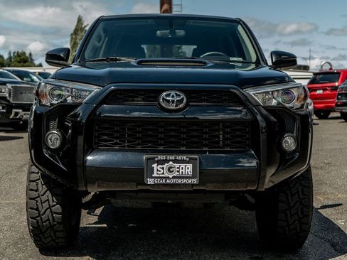 Used 2018 Toyota 4Runner SR5 AWD/4WD image 5
