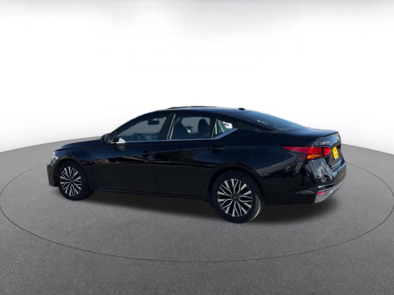 Used 2026 Nissan Altima 2.5 SV FWD image 9
