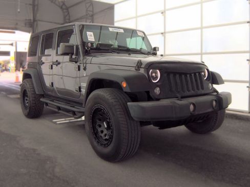 Used 2017 Jeep Wrangler Unlimited Sport w/ Connectivity Group AWD/4WD image 5