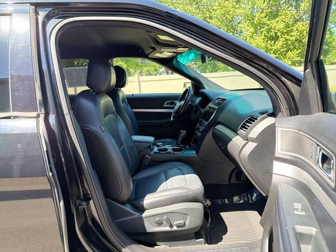 Used 2016 Ford Explorer XLT w/ Equipment Group 202A AWD/4WD image 27