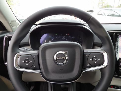 New 2026 Volvo XC40 B5 Ultra w/ Protection Package Premier AWD/4WD image 18
