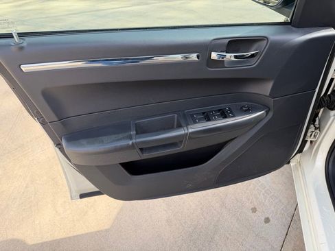 Used 2010 Chrysler 300 Touring image 12