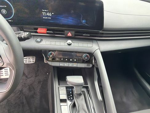 Certified 2025 Hyundai Elantra SEL image 29