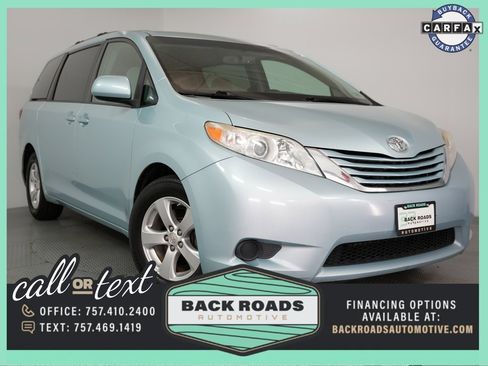 Used 2015 Toyota Sienna LE image 1