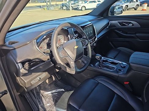 Used 2023 Chevrolet Traverse LT image 10