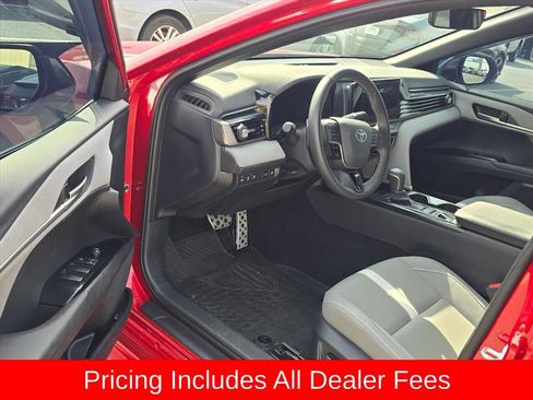 Used 2026 Toyota Camry SE w/ Convenience Package FWD image 4