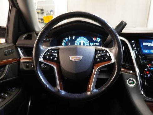 Used 2019 Cadillac Escalade ESV Luxury image 22
