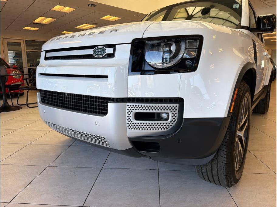 Used 2023 Land Rover Defender 130 SE AWD/4WD image 54
