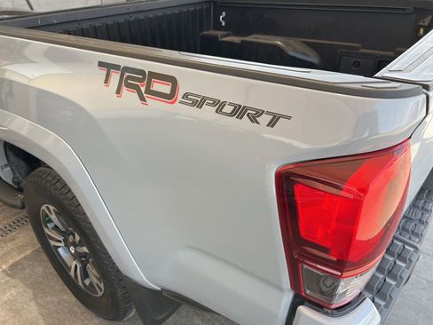 Used 2019 Toyota Tacoma TRD Sport image 25