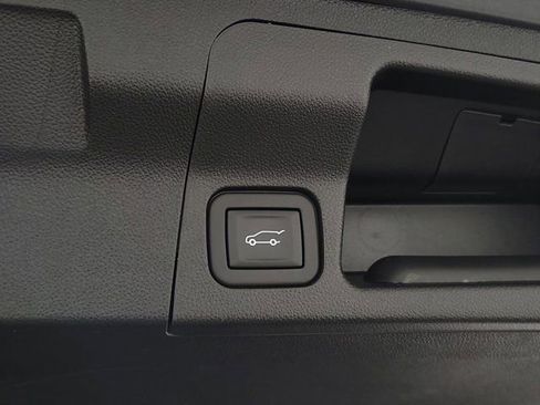 Used 2023 GMC Acadia SLE w/ Driver Convenience Package FWD image 10