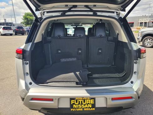 Certified 2024 Nissan Pathfinder SL w/ Cargo Package FWD image 11