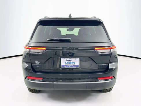 Used 2023 Jeep Grand Cherokee Altitude AWD/4WD image 6