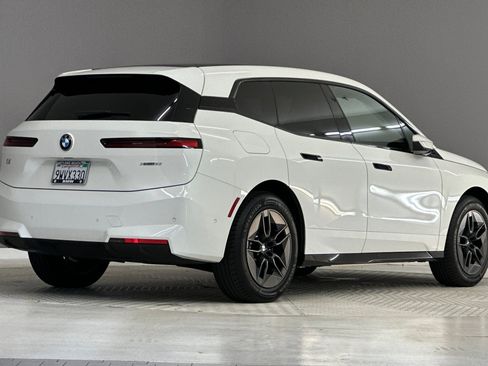 Used 2026 BMW iX xDrive60 AWD/4WD image 9