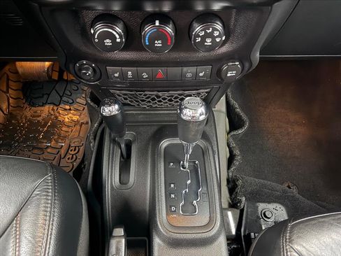 Used 2017 Jeep Wrangler Unlimited Sahara image 21