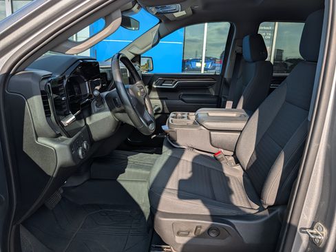 Used 2023 Chevrolet Silverado 1500 LT AWD/4WD image 8