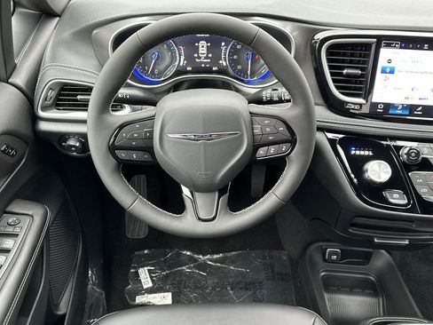 New 2026 Chrysler Pacifica Select image 17