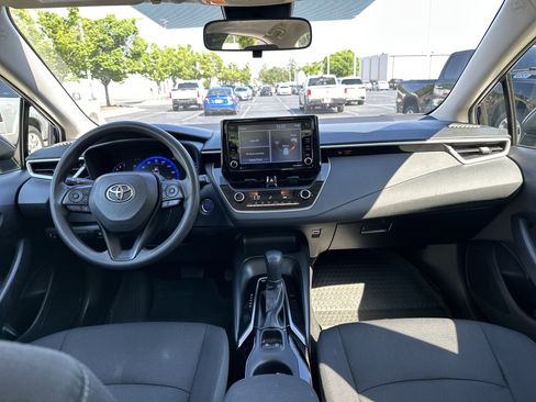 Used 2022 Toyota Corolla LE FWD image 29
