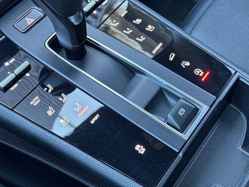 Used 2024 Porsche Macan image 26