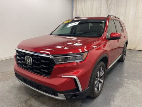 Used 2024 Honda Pilot Touring image 3