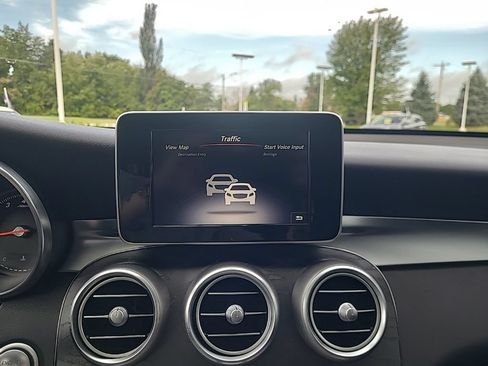 Used 2018 Mercedes-Benz GLC 300 4MATIC image 25
