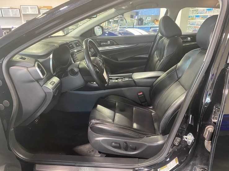 Used 2023 Nissan Maxima SV w/ Floor Mat Group FWD image 12