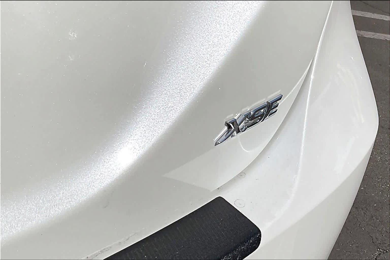 Used 2023 Toyota Camry XSE FWD image 9