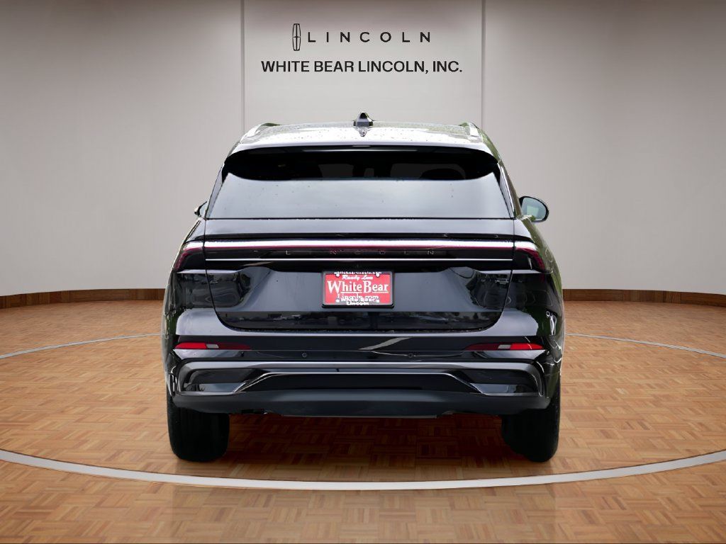 Used 2025 Lincoln Nautilus Reserve AWD/4WD image 6