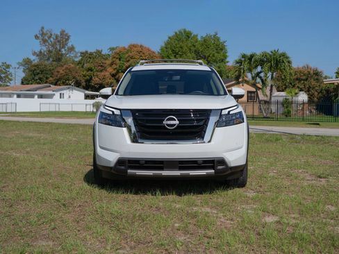 Used 2025 Nissan Pathfinder SL w/ SL Premium Package image 2