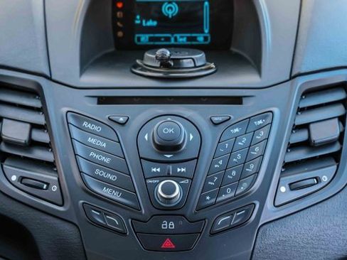 Used 2016 Ford Fiesta SE image 11