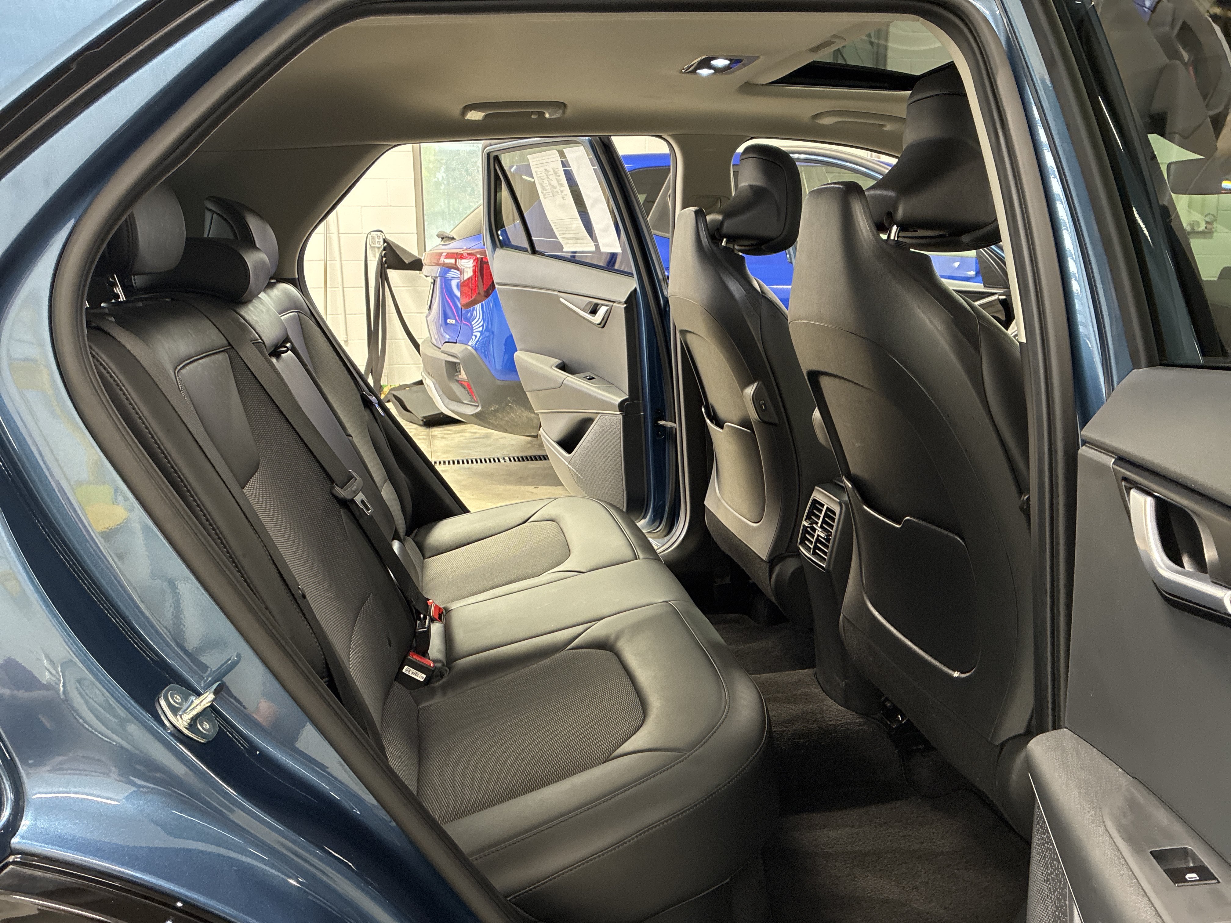 Certified 2023 Kia Niro EX Touring FWD image 9